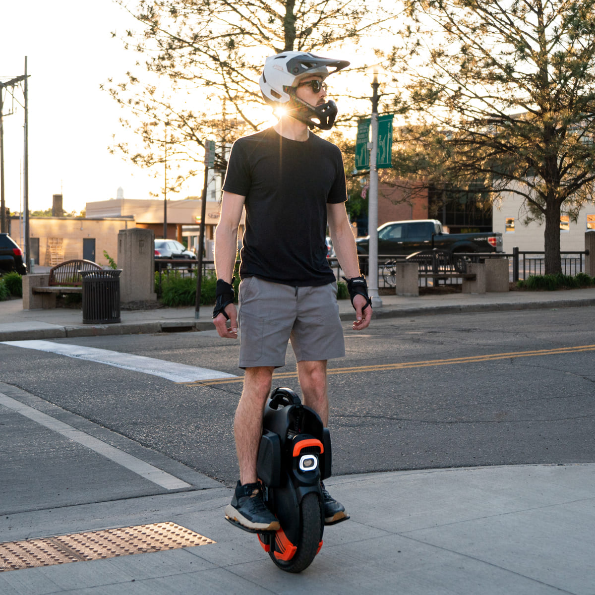 INMOTION V11Y Electric Unicycle | Commute Further. Ride Softer.